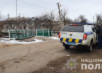В Николаевской области местному жителю на ворота повесили боевую гранату (ФОТО)