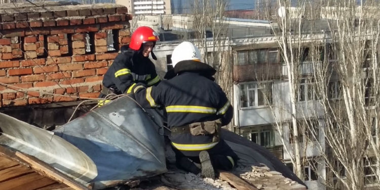 В Николаеве спасатели 130 раз выезжали на борьбу с последствиями непогоды (ФОТО)