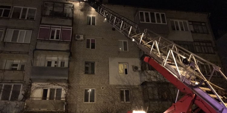 Ночью в Вознесенске горела 5-этажка (ФОТО)