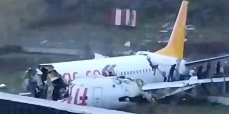 Пассажирский Boeing “Измир-Стамбул” разбился в Турции (ФОТО)