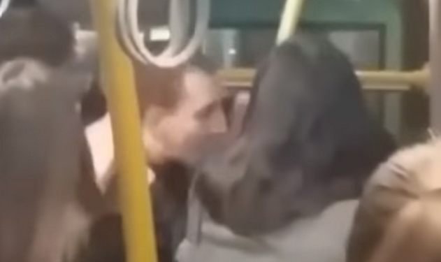 В Николаеве прямо в автобусе из-за сделанного замечания избили мужчину. Полиция ищет злоумышленников и свидетелей (ВИДЕО)