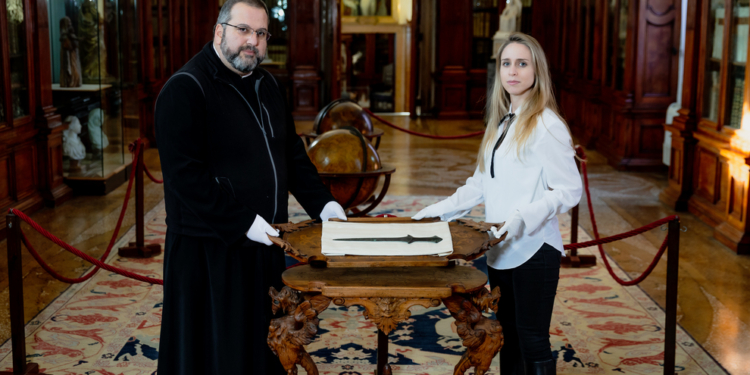 Пять тысяч лет: в Венеции обнаружили древнейший в мире меч (ФОТО)