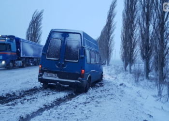 На выезде из Николаева в сторону Херсона дорога обледенела (ФОТО)