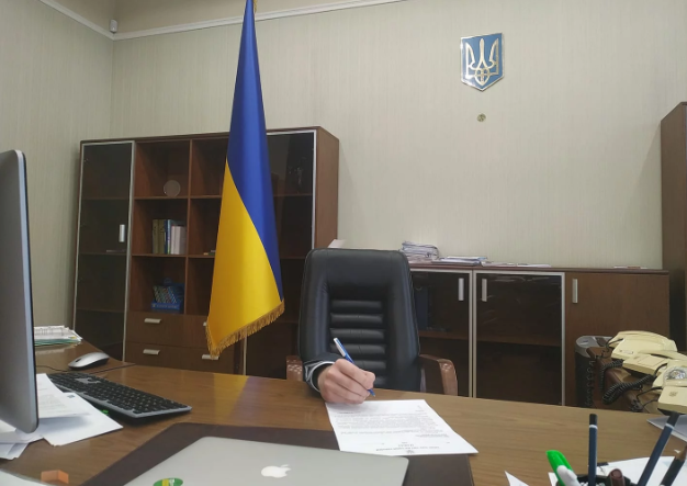 Министр юстиции продолжает радовать украинцев своим творчеством на рабоче месте (ФОТО) 3