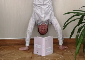 Министр юстиции продолжает радовать украинцев своим творчеством на рабоче  месте (ФОТО)