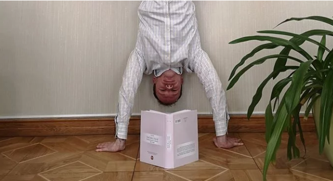 Министр юстиции продолжает радовать украинцев своим творчеством на рабоче  месте (ФОТО)