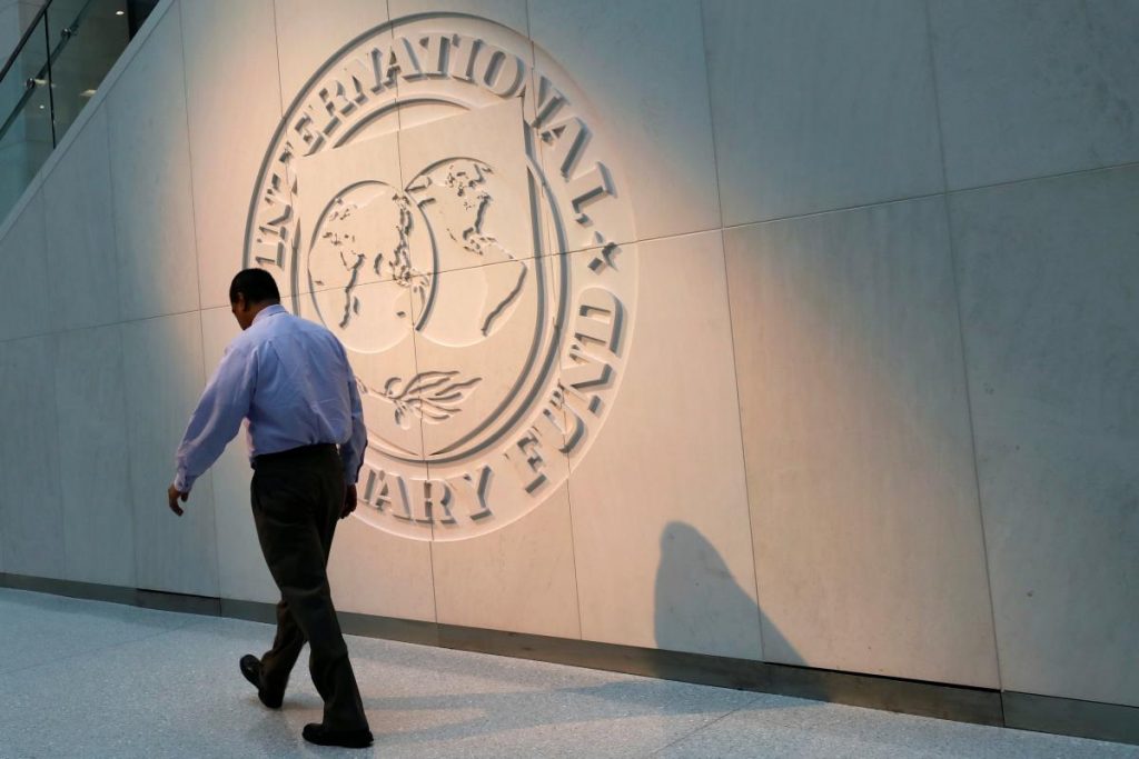 Смена Кабмина существенно задержит переговоры с МВФ – Вloomberg 1