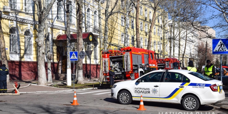 В Николаеве «горело» главное управление полиции, «спасли» шесть человек (ФОТО, ВИДЕО)