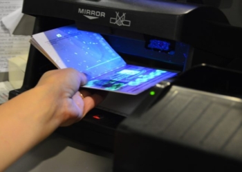 Украинец пытался выехать в Польшу по паспорту своего брата-близнеца