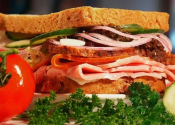 Американская компания отстранила сотрудника, который зарабатывал $1 млн: он украл на работе сэндвичи