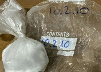 Все, что могу: британец выставил на продажу снежок, слепленный десять лет назад