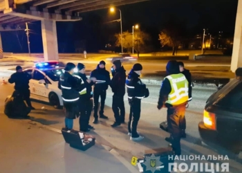 В Киеве полиция открыла стрельбу на мосту Метро, преследуя беглеца