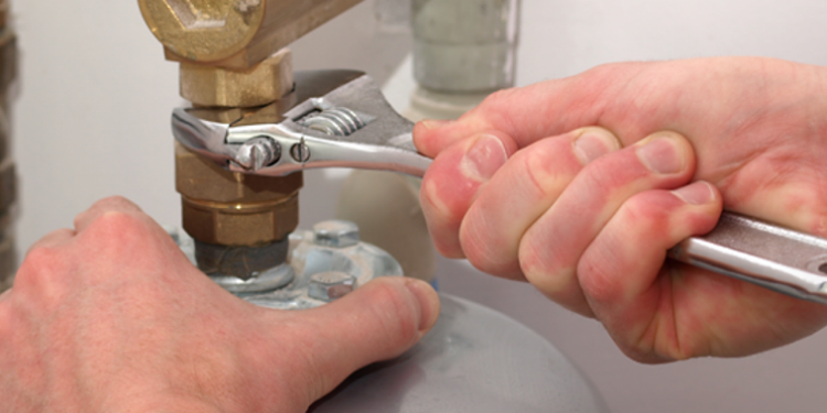 Кому тепло, кому убытки: “Николаевоблтеплоэнерго” напомнила о запрете жильцам самим регулировать подачу тепла на домовых счетчиках