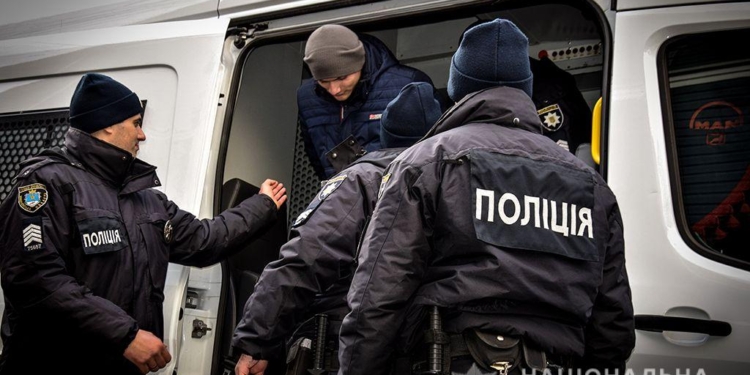 Николаевские силовики усовершенствовали навыки конвоирования арестантов и научились распознавать готовность к побегу (ФОТО, ВИДЕО)