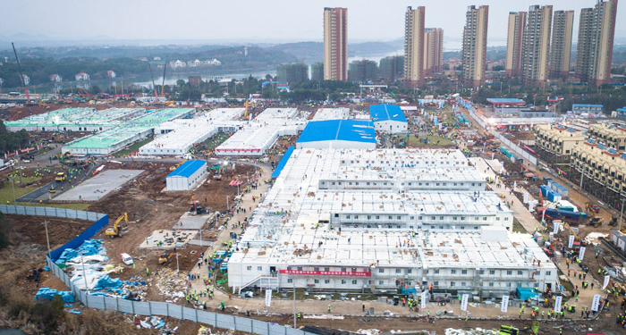 Больница в городе Ухань приняла первых пациентов. Ее построили за 10 дней (ВИДЕО)