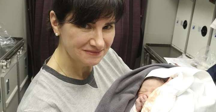 Стресс и счастье! Киевлянка приняла роды на высоте 8 тысяч метров (ФОТО)