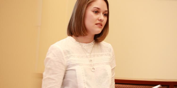 «Моя тень неустанно ищет тебя»: в Николаеве прошел поэтический вечер Елены Коротковой (ФОТО, ВИДЕО)