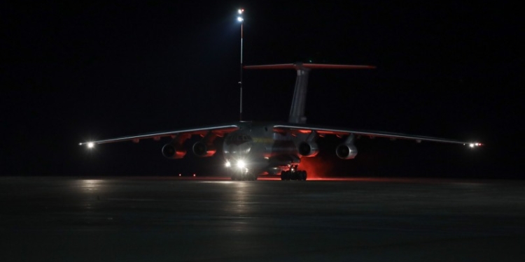 Точно известно только о количестве экспресс-тестов: в Киеве приземлился самолет из Китая