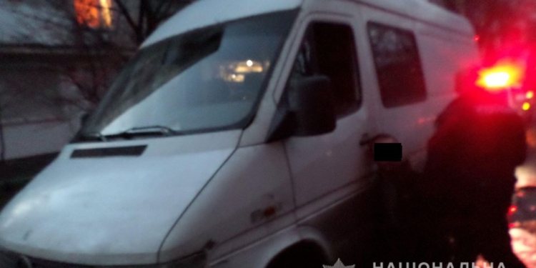 Пьян был: на Николаевщине один родственник угнал у другого микроавтобус и украл из его дома 10 тыс.грн. (ФОТО)