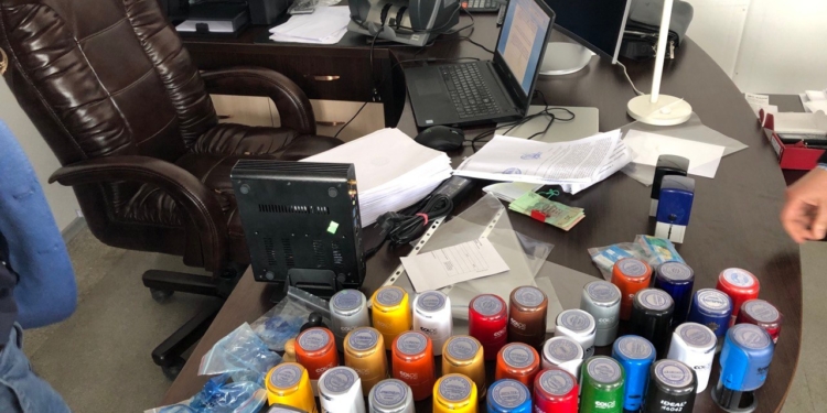 В Николаеве «накрыли» конвертационную группу, которая проконвертировала 65 млн.грн. (ФОТО)