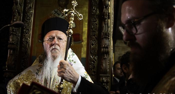 Вселенский патриарх Варфоломей запретил проводить службы в церквях и ездить по монастырям