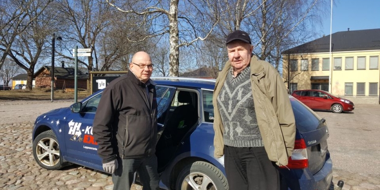 Сотни финских туристов застряли в России – только один человек имеет право перевезти их через границу