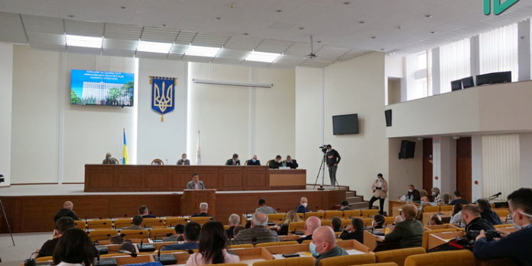 «Пусть 4-й этаж спустится к нам!» – депутаты Николаевского облсовета спорят о проекте изменений в бюджет области в связи с коронавирусом (ВИДЕО)