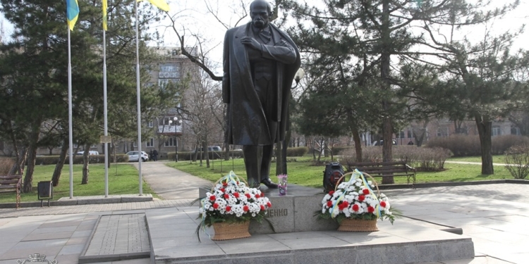 В Николаеве отметили день рождения Тараса Шевченко (ФОТО)