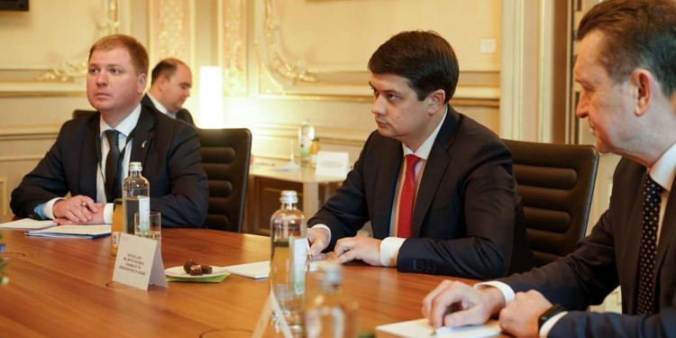 Децентрализация и референдумы. Какой еще швейцарский опыт Разумков хочет внедрить в Украине