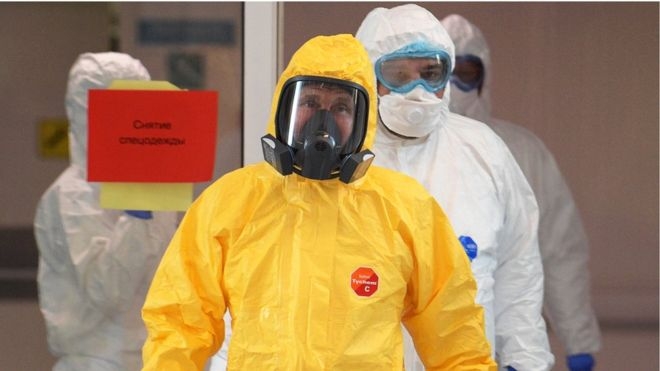 Путин надел защитный комбинезон, рассмешив соцсети (ФОТО, ВИДЕО)