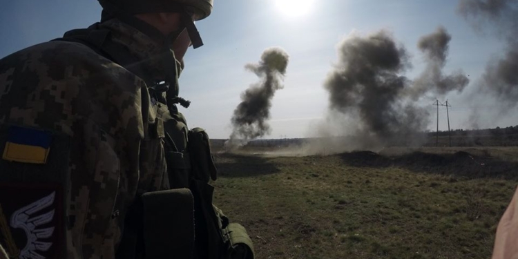 Огонек найдется: николаевские десантники поупражнялись в инженерной подготовке (ФОТО)