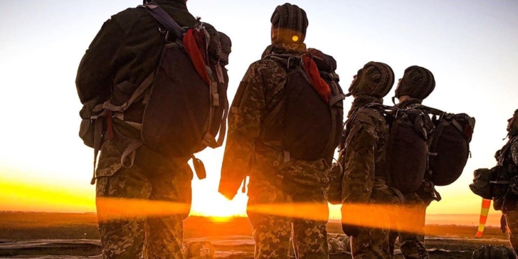 Морпехи и морские авиаторы отработали совместные действия с воздуха над военным аэродромом Николаевщины (ФОТО)