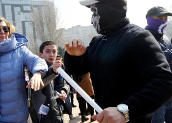 В Кыргызстане участниц демонстрации в честь 8 марта избили и задержали (ФОТО, ВИДЕО)