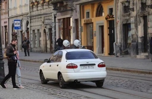 На улицах городов Украины появятся спецавтомобили с громкоговорителями, которые будут рассказывать о карантине (ВИДЕО)