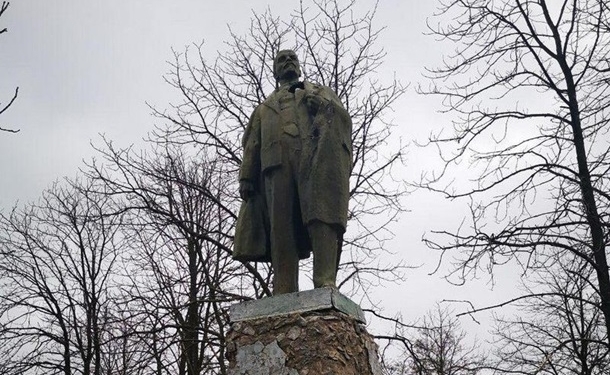 На Полтавщине нашли уцелевший памятник Ленину