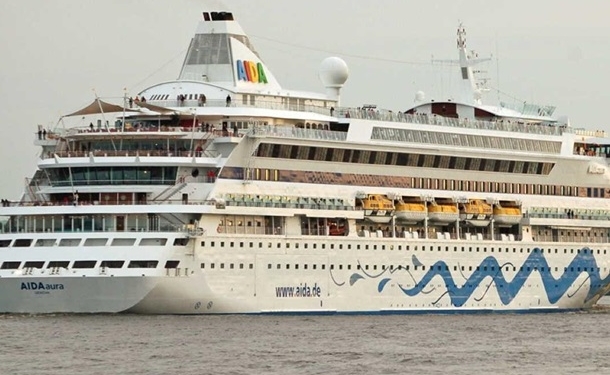 В Норвегии на карантин задержали круизный лайнер