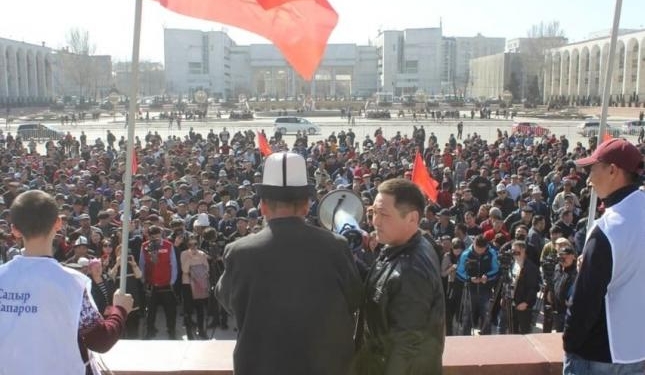 В Кыргызстане милиция разогнала митинг водометами и слезоточивым газом