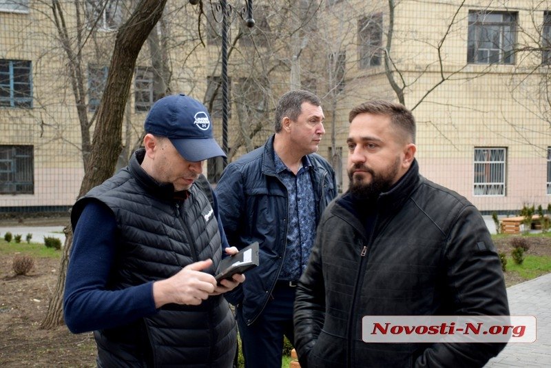 В Николаеве депутаты и активисты искали «потерявшиеся» при высадке 1000 кустов самшита (ФОТО) 7