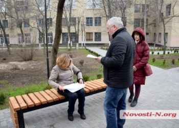 В Николаеве депутаты и активисты искали «потерявшиеся» при высадке 1000 кустов самшита (ФОТО)
