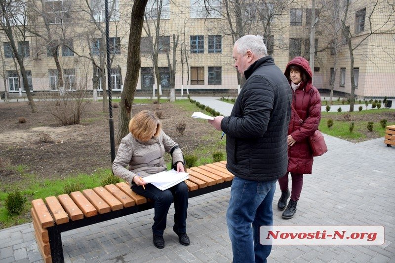 В Николаеве депутаты и активисты искали «потерявшиеся» при высадке 1000 кустов самшита (ФОТО) 9