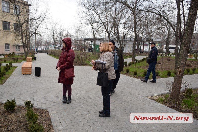 В Николаеве депутаты и активисты искали «потерявшиеся» при высадке 1000 кустов самшита (ФОТО) 11