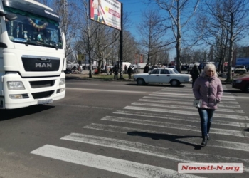 В Николаеве автомобиль сбил школьника на переходе возле автовокзала (ФОТО)
