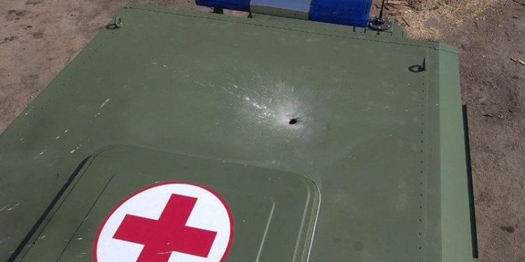 Беспилотники боевиков сбросили гранаты на санитарный автомобиль в зоне ООС (ФОТО)