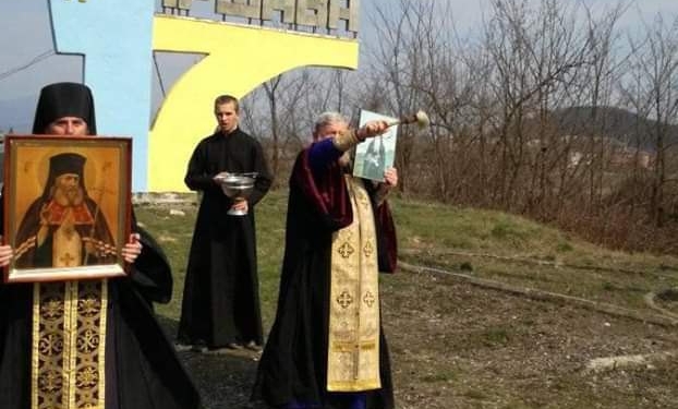 В Ужгороде начали проводить крестные автопробеги против коронавируса