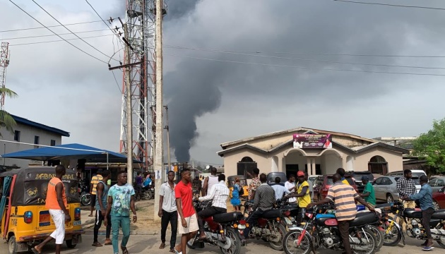 В Нигерии взорвался нефтепровод, разрушены много домов (ВИДЕО) 1