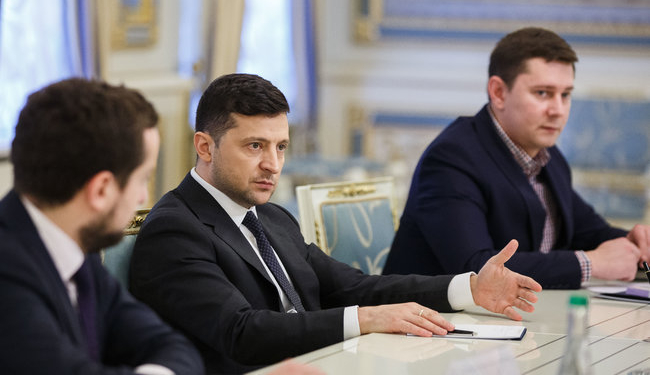 Зеленский договорился с руководством телеканалов о видеоуроках для школьников (ФОТО)