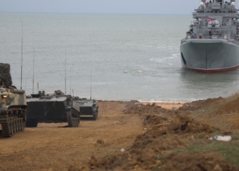 Несмотря на пандемию коронавируса, Россия устроила масштабные учения в Крыму
