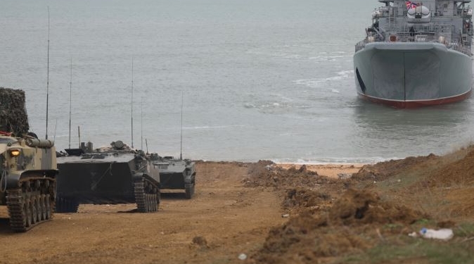 Несмотря на пандемию коронавируса, Россия устроила масштабные учения в Крыму