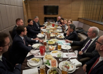 Зеленский обсудил с послами G7 новое правительство