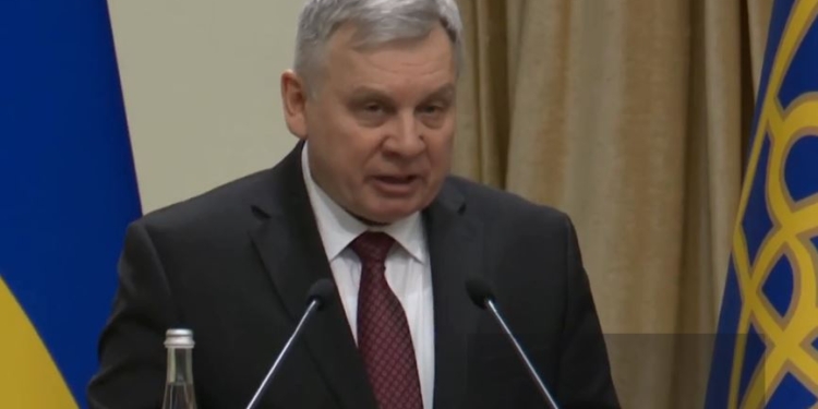 “Тот, кто думает, что можно безнаказанно стрелять в украинских солдат, фатально ошибается”. Зеленский представил нового министра обороны (ВИДЕО)